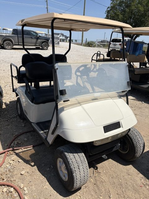 INSTOCK 8/18/26 WHITE 2013 EZGO TXT GOLF CART NEW US BATTERIES ,NEW BLACK SEATS OR SEAT COVERS, HAS FUNCTIONING LIGHTS AND BATTERY GAUGE. RUNS/ DRIVES GOOD !